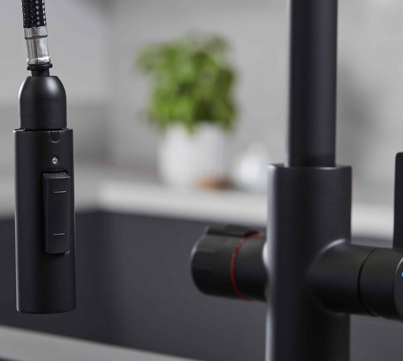 Roma Swan Neck 4-in-1 Pull Out Boiling Tap - Matt Black - Image 10