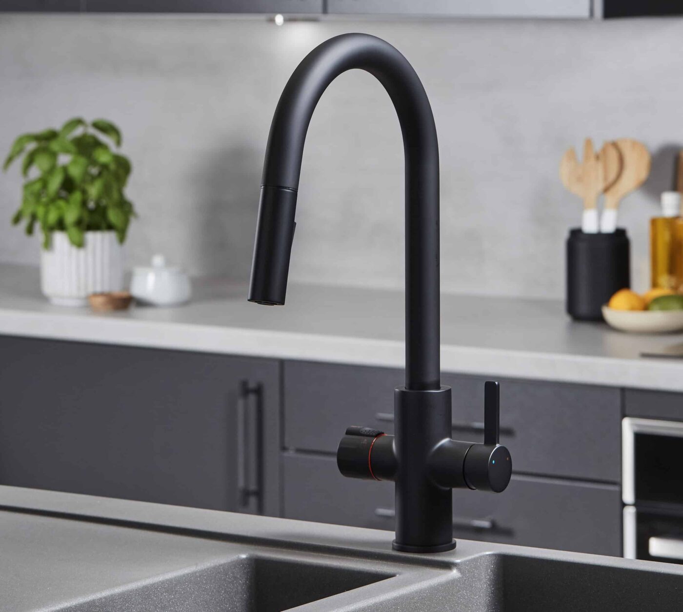 Roma Swan Neck 4-in-1 Pull Out Boiling Tap - Matt Black - Image 4