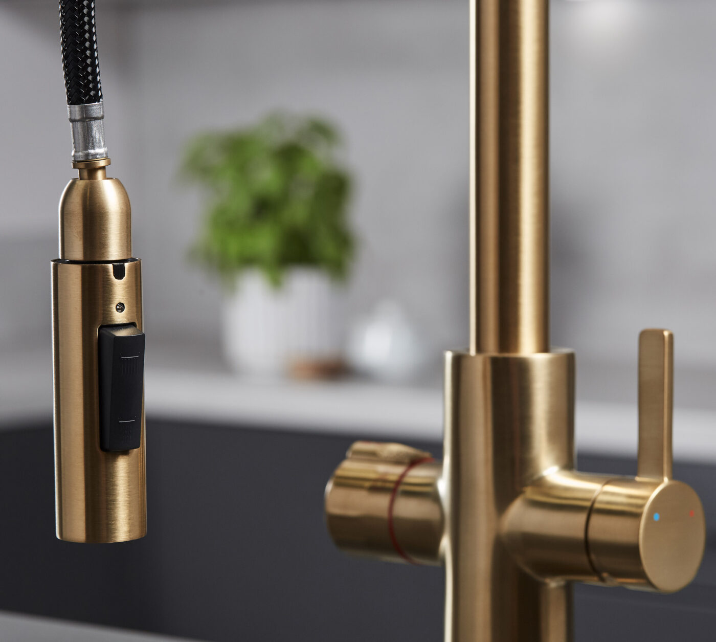 Roma Swan Neck 4-in-1 Pull Out Boiling Tap - Brushed Gold - Image 10