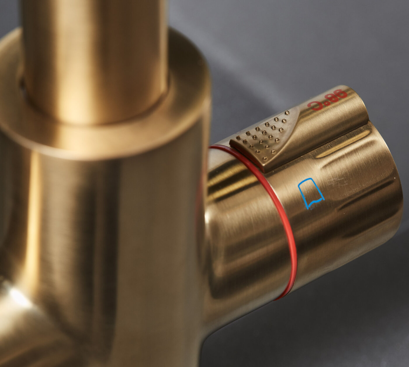 Roma Swan Neck 4-in-1 Pull Out Boiling Tap - Brushed Gold - Image 8