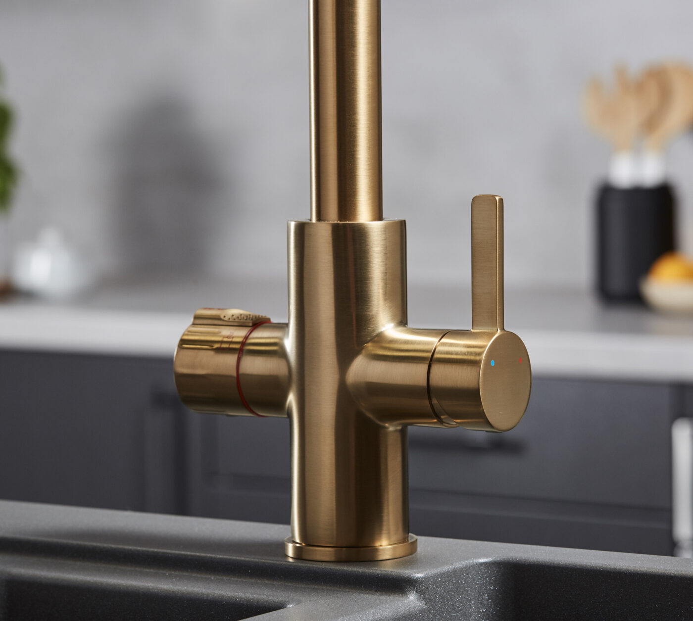 Roma Swan Neck 4-in-1 Pull Out Boiling Tap - Brushed Gold - Image 5