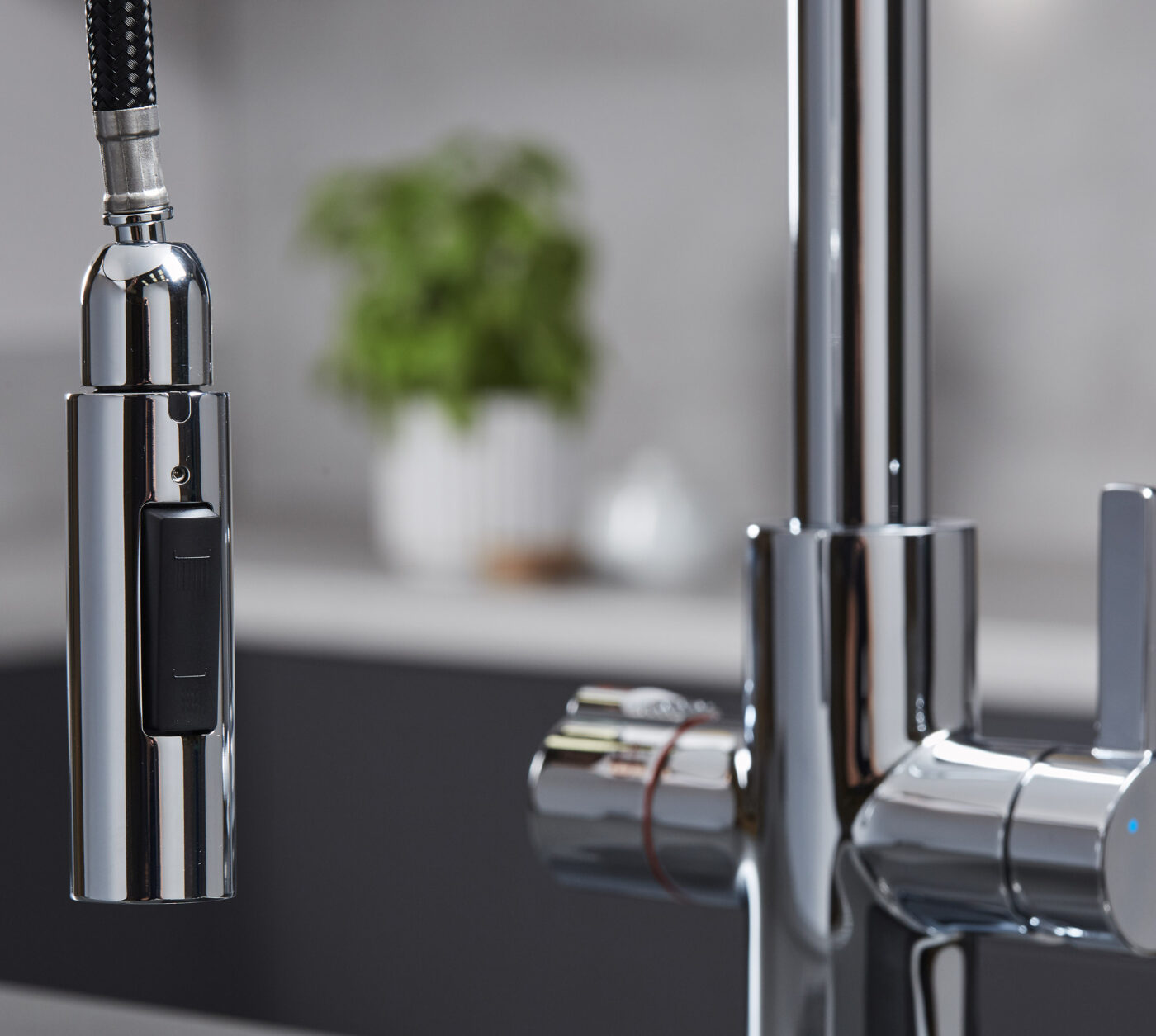 Roma Swan Neck 4-in-1 Pull Out Boiling Tap - Chrome - Image 10